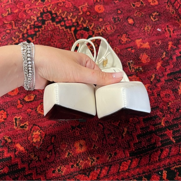 Givenchy G-Lock Platform Pumps in Ivory with Gold Hardware Size 39 US 9 - Picture 9 of 12